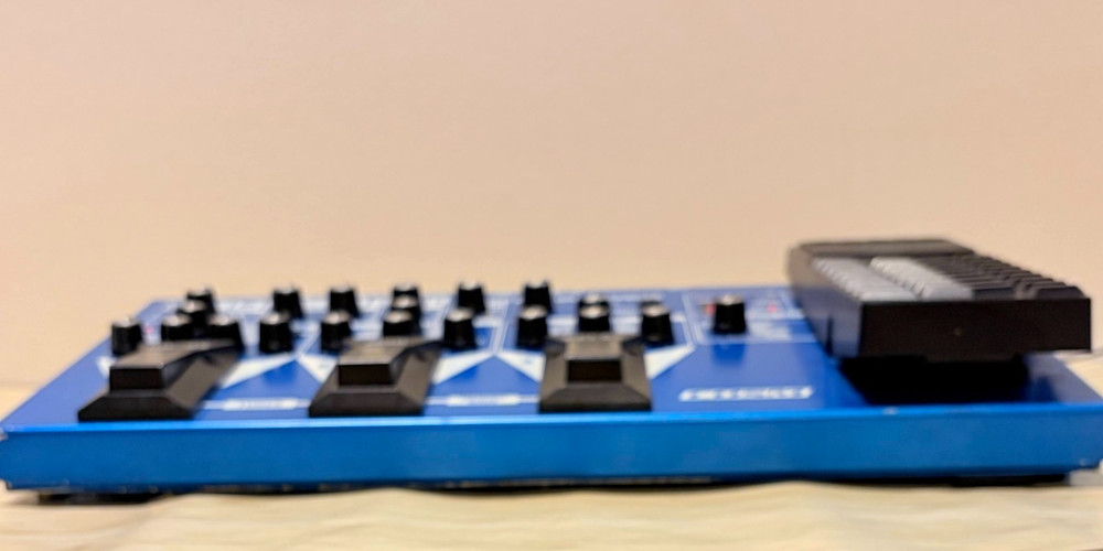 BOSS ME-50 Guitar Multi-Effects Pedal Processor Distortion Modulation Delay Test