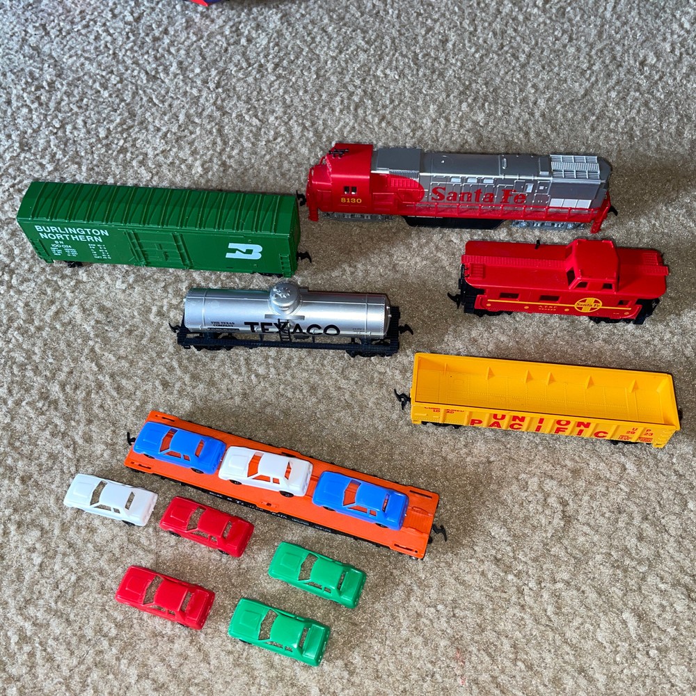 VINTAGE TYCO HO SCALE TRAIN SET RUNS Some Missing Parts.