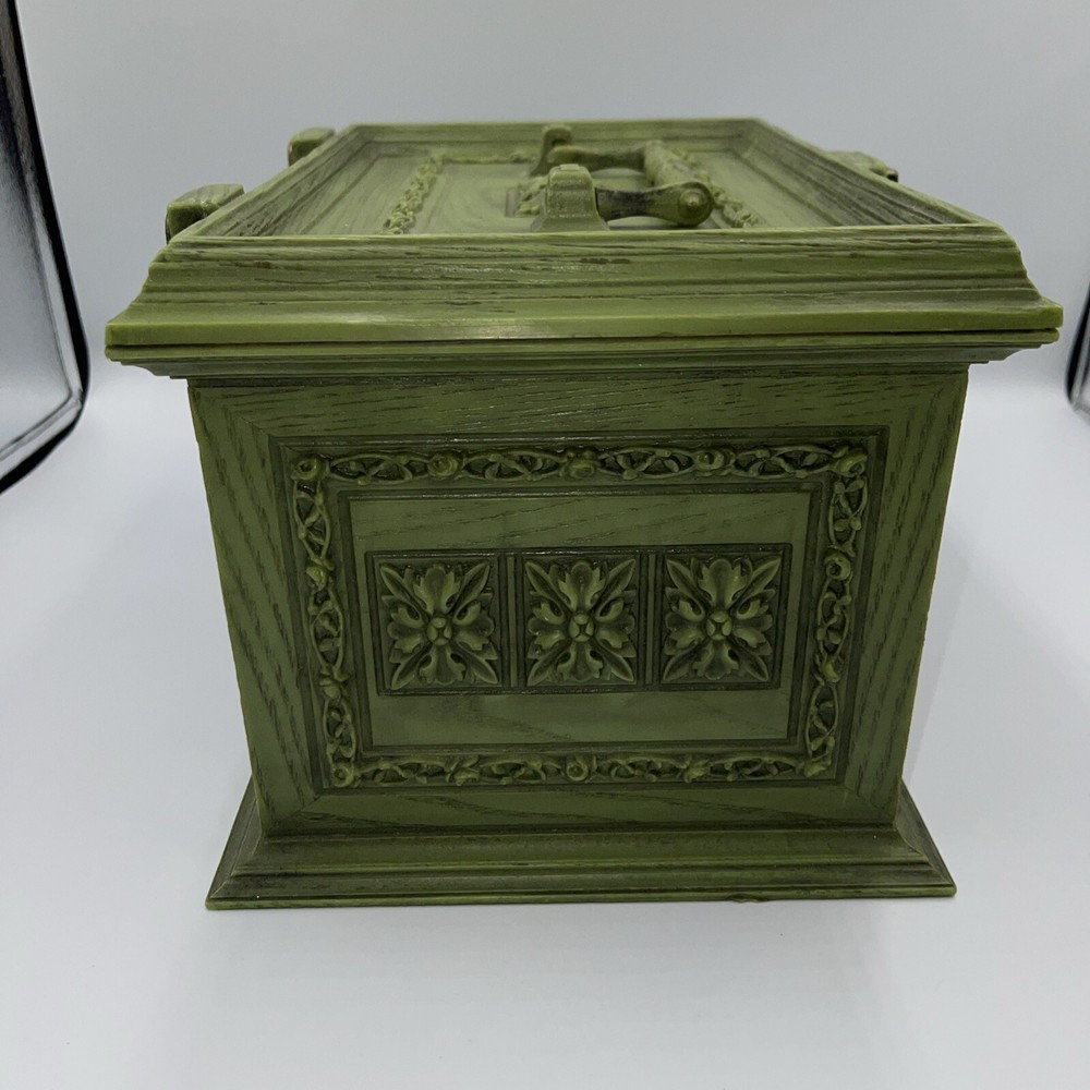VINTAGE MAX KLEIN GREEN ORNATE PLASTIC SEWING KEEPSAKE BOX