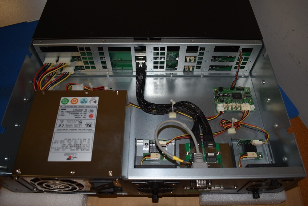 8 Bay JBOD Server Enclosure mAGE208u40-2MS