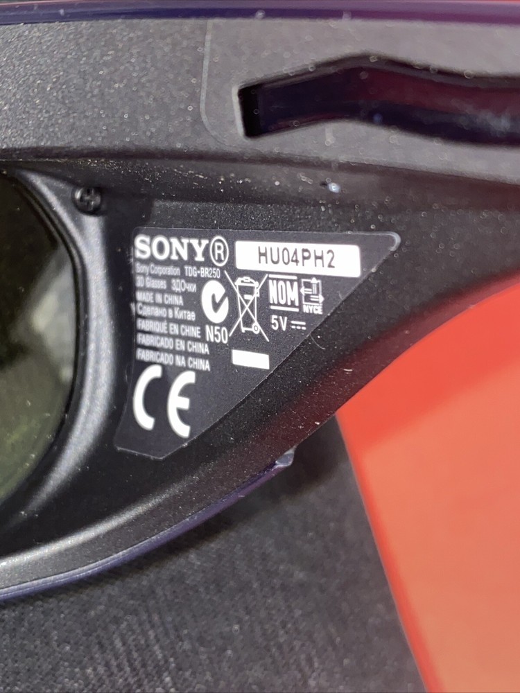 Sony TDG-BR250 Active 3D Glasses Includes Storage Pouch & Charging Cable