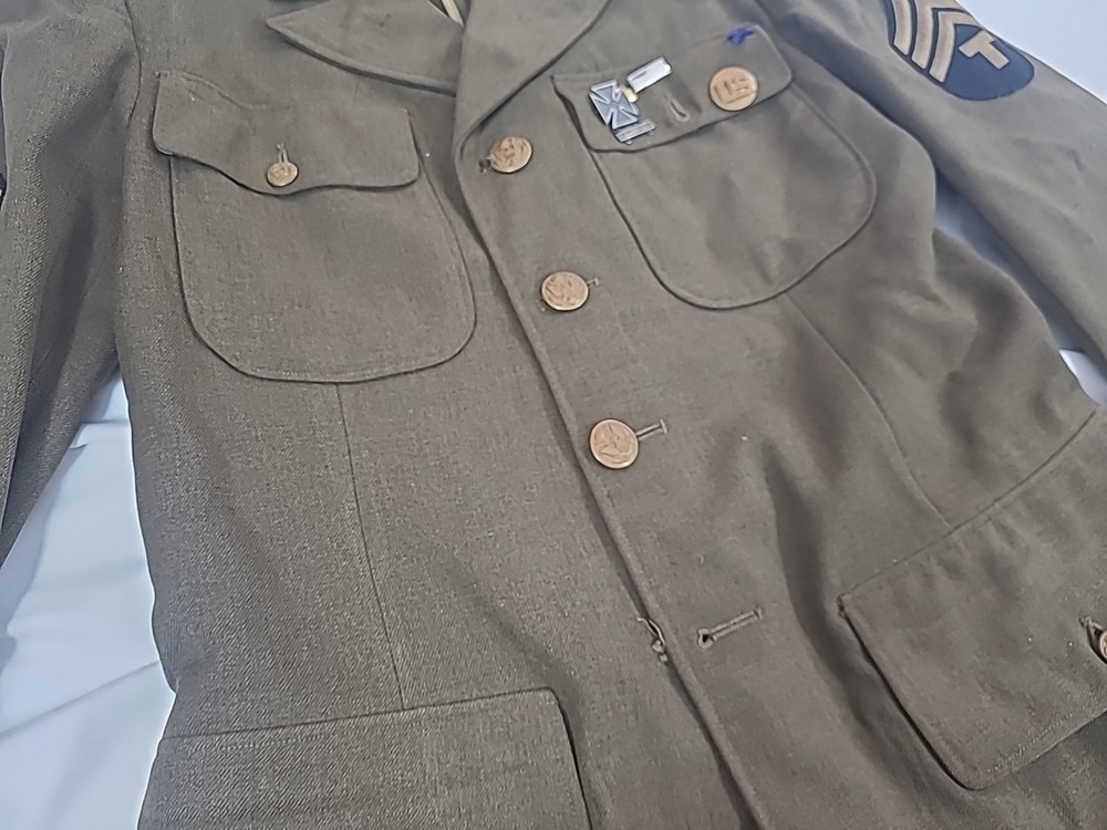 Vtg US Army Sergeant Technician 3rd Class uniform Jacket With Pins WW2 FLAWS