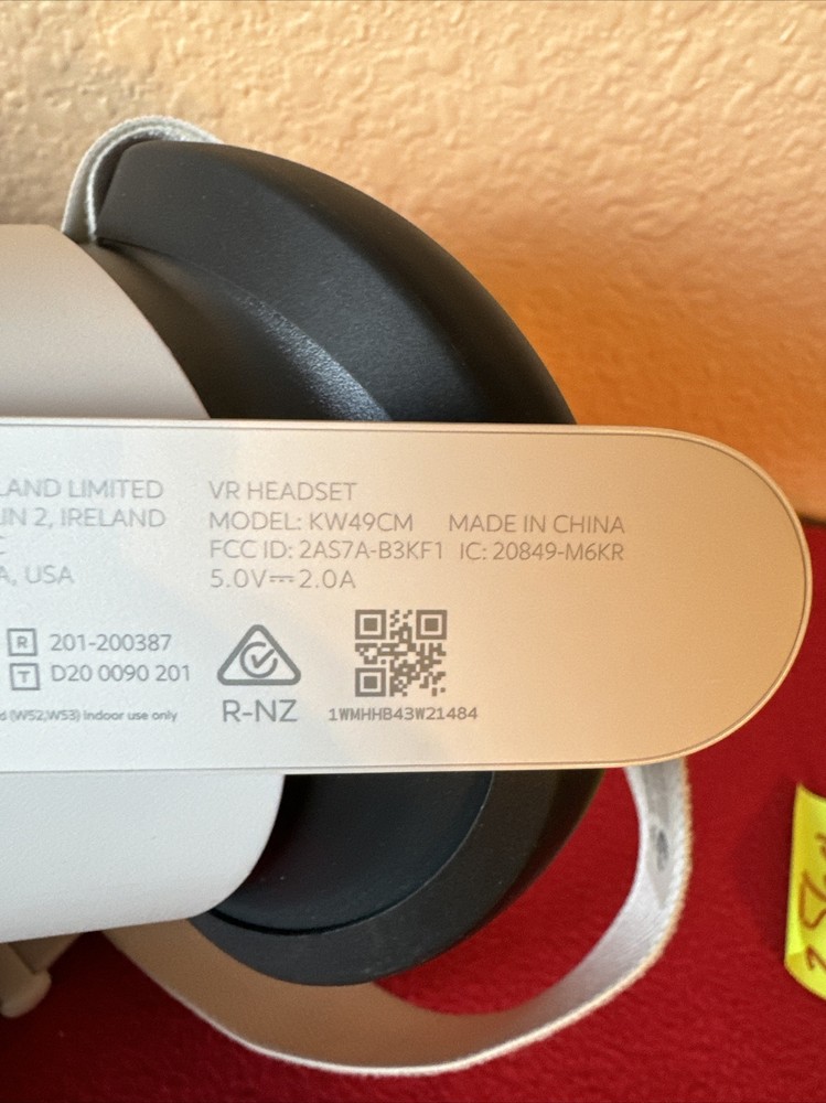 Meta Oculus Quest 2 128GB Advanced VR Virtual Reality Headset + L/R Controllers