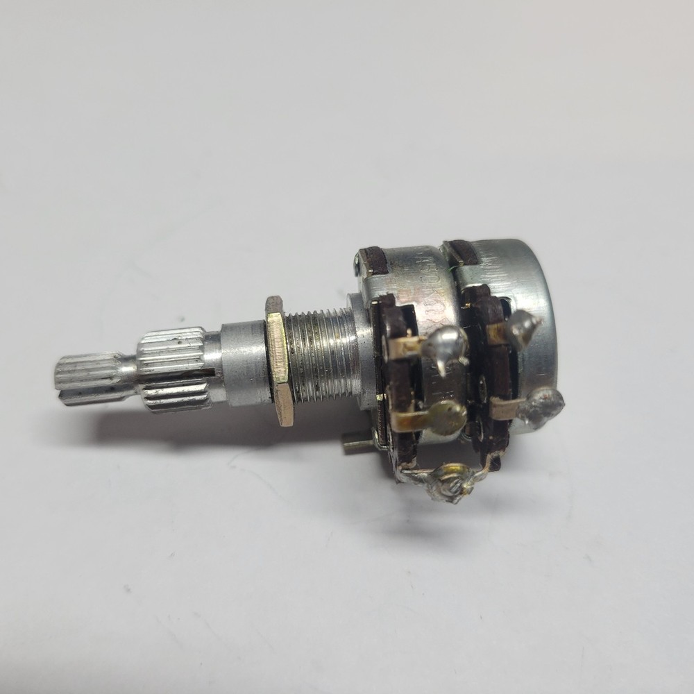 AKAI 4000DS MKll Mic/Line potentiometer left side.