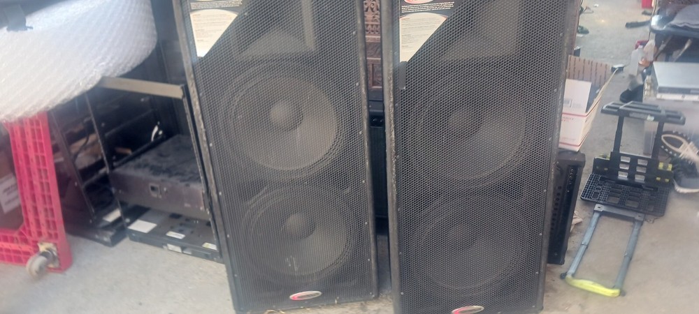 Harbinger HX152 TOWER SPEAKERS ROLLING WHEELS