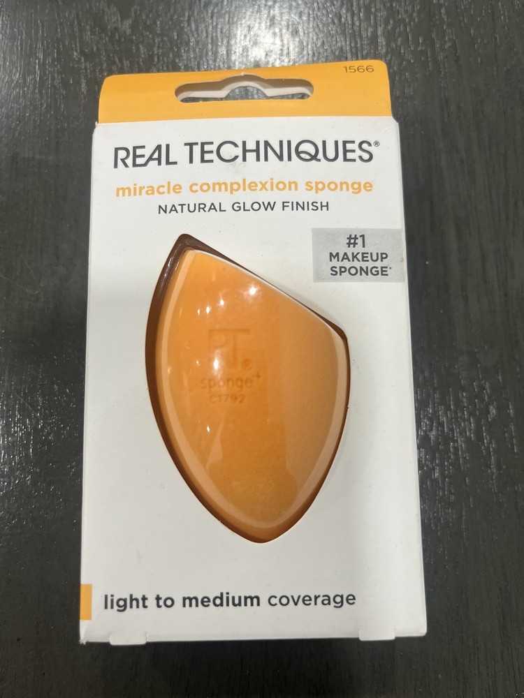 Real Techniques Miracle Complexion Sponge - Natural Glow Finish *NEW*