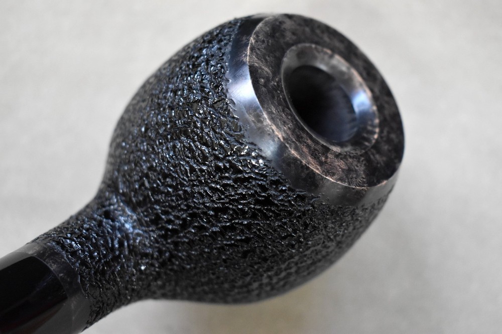 Moretti Pipe Huge Super Magnum Black Rusticated Freehand