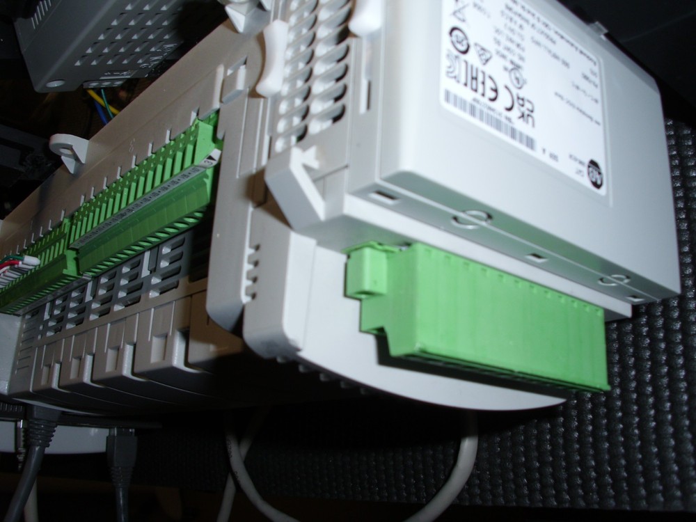 Allen-Bradley Micro850 Programmable CCW PLC Trainer Kit with Panelview 800