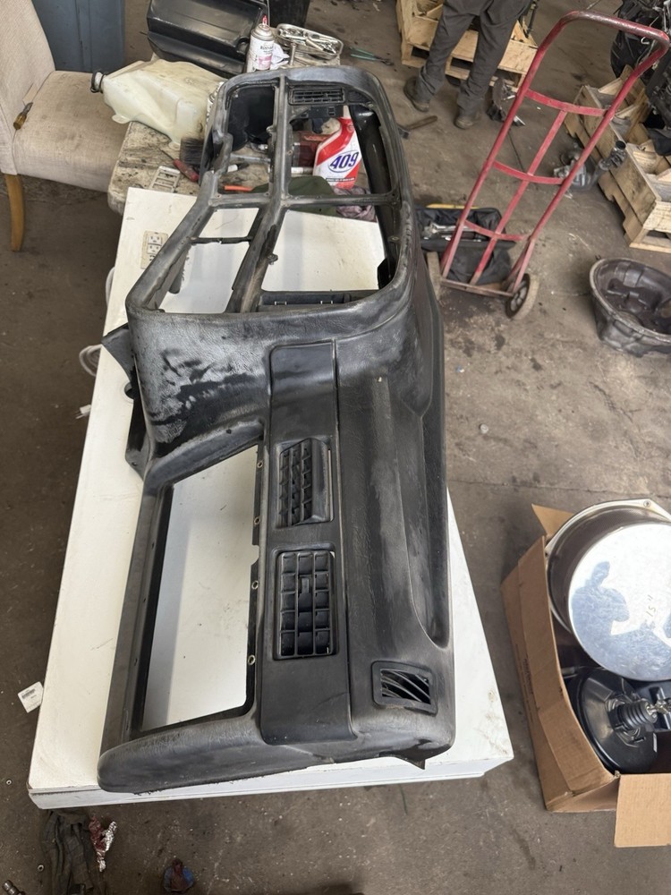 PETERBILT DASH SHELL 17 04228 201 SEE PICS