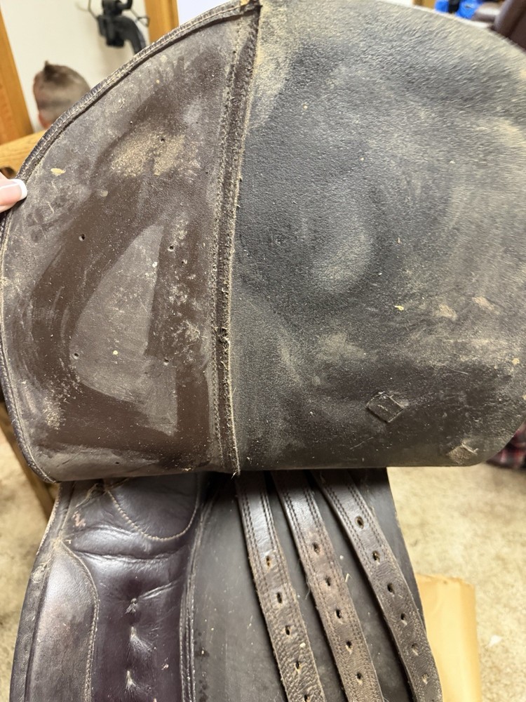 Silver Fox 17" English Saddle