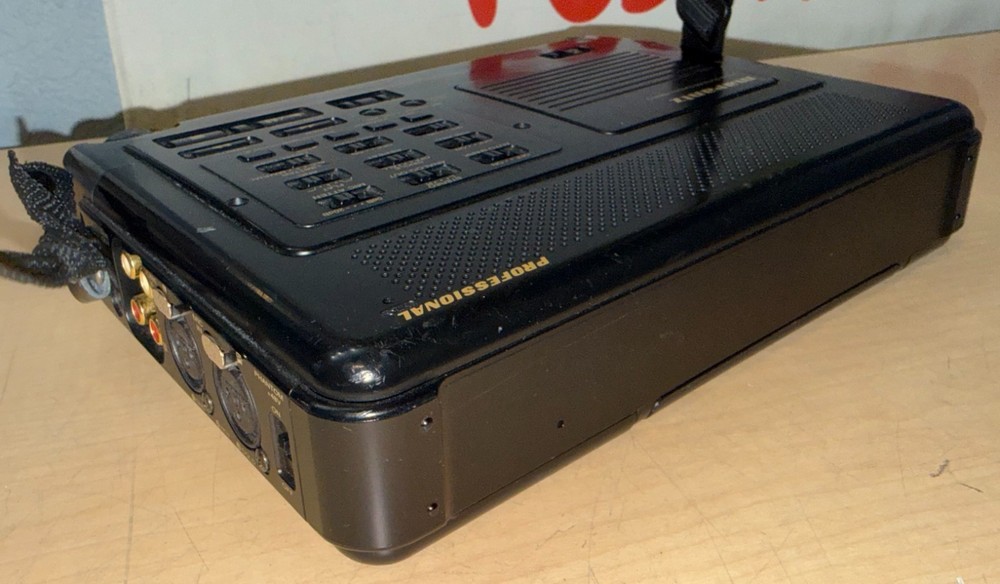 Marantz PMD670 U1B Professional CompactFlash Stereo Portable Recorder