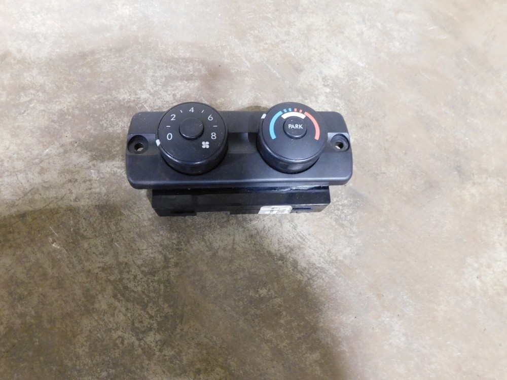 Freightliner Cascadia sleeper climate control