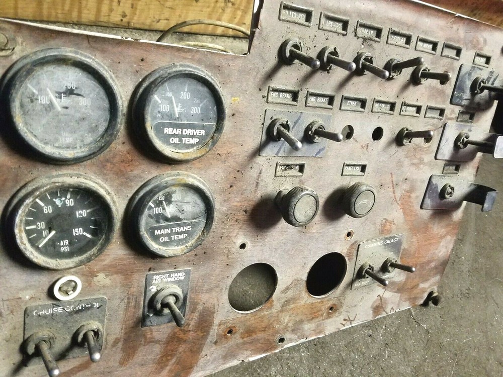 FREIGHTLINER COLUMBIA CENTURY CLUSTER DASH PANEL