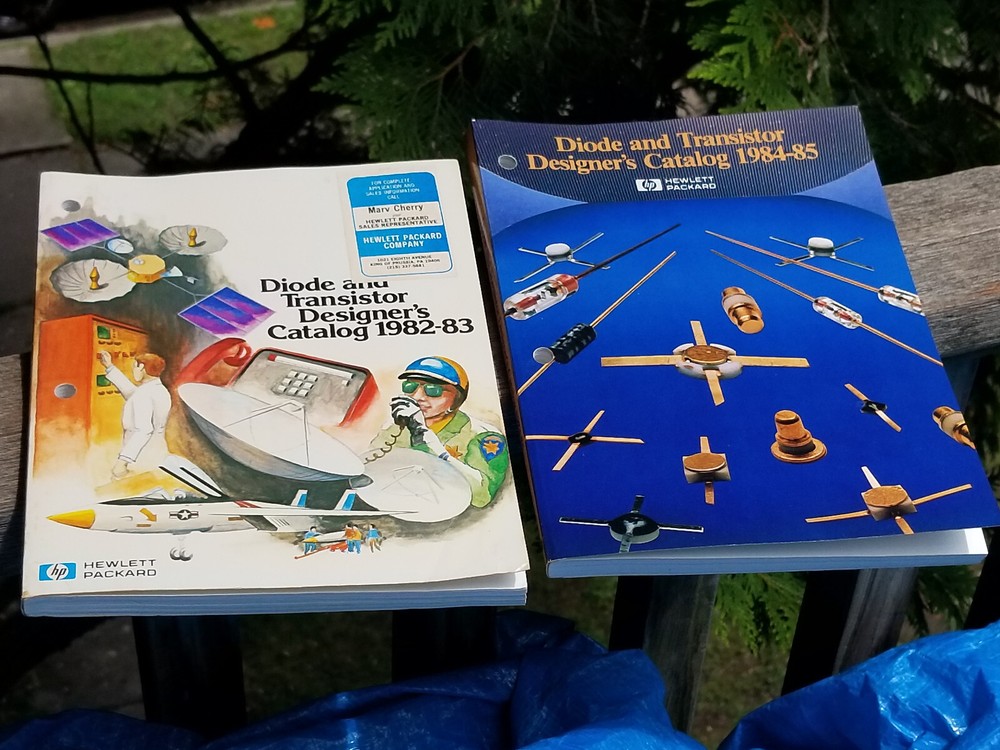 2 VINTAGE ELECTRONICS BOOKS HEWLITT PACKARD DIODE TRANSISTOR CATALOG 1982 , '84