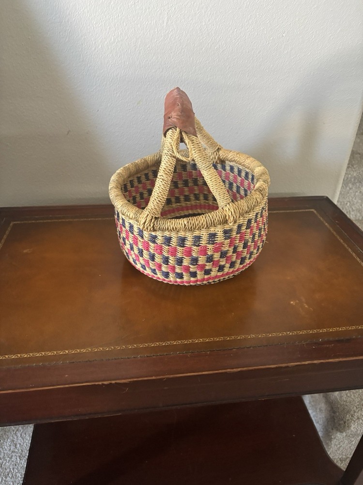 Handmade Wicker Basket with Leather Handle, Multicolor Round Indoor Décor