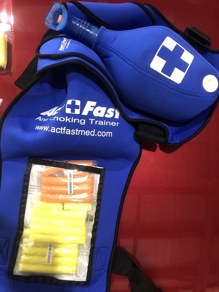 Anti choking elementary school trainer