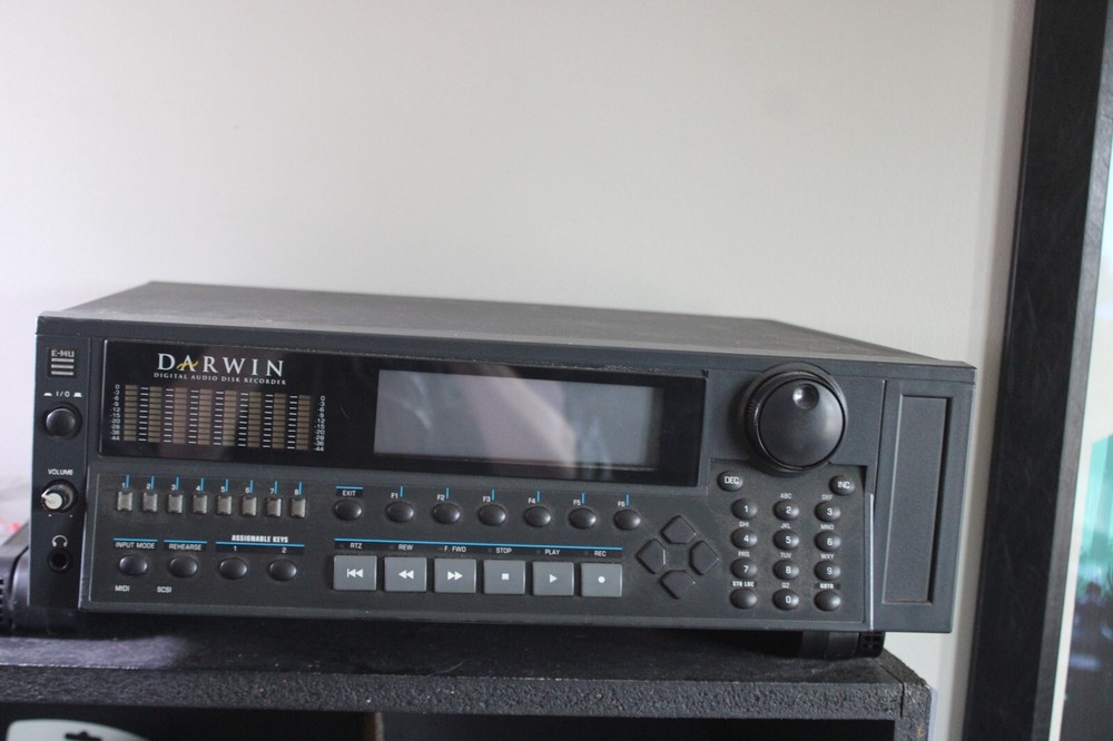 E-MU 4001 Darwin Digital Audio Disk Recorder EMU 1996 - Powers On