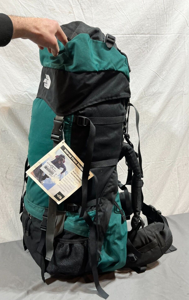 NOS 1996 The North Face Rogue Medium Capacity Internal Frame Backpack Small NEW