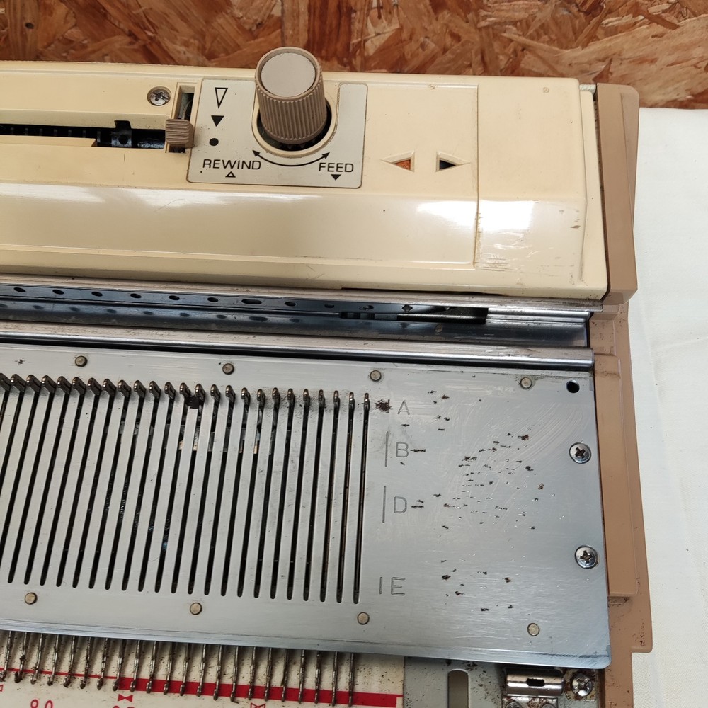 BROTHER KH-830 KNITTING MACHINE WITH ACCESSORIES READ DESCRIPTION