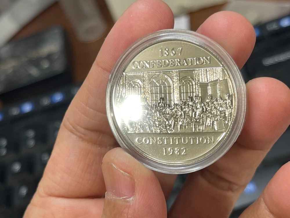 1982 Canada One Dollar Coin Excellent Condition Prooflike?