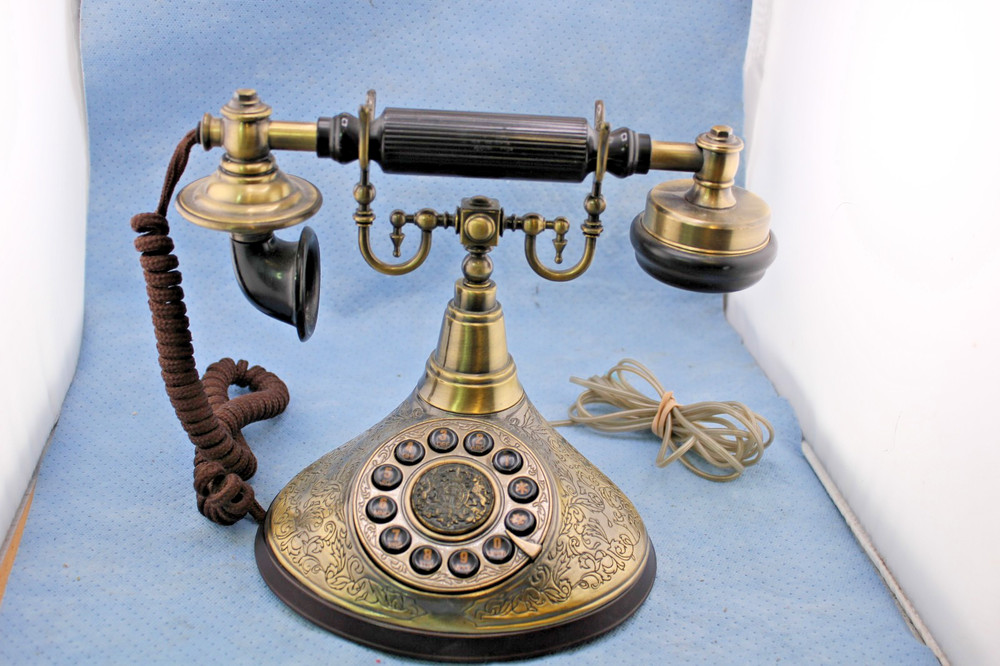 FRENCH STYLE PARAMOUNT DESK TELEPHONE SET