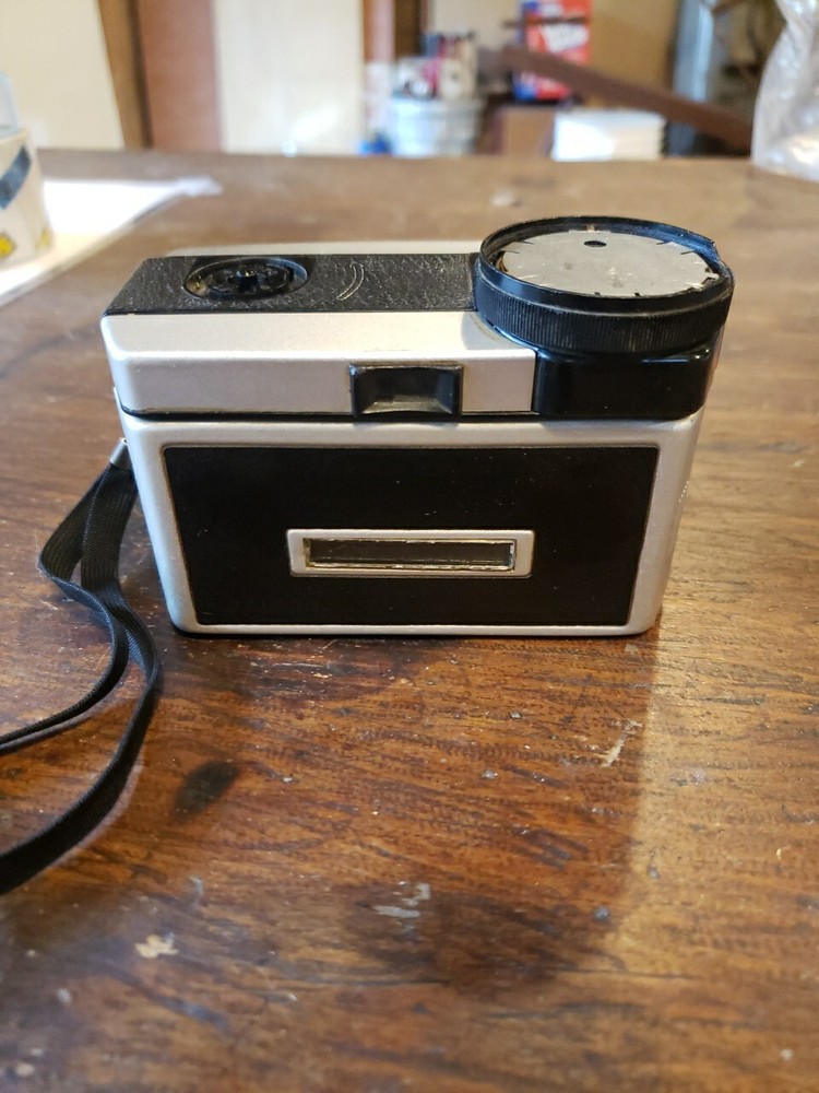 KODAK INSTAMATIC 404 CAMERA Untested