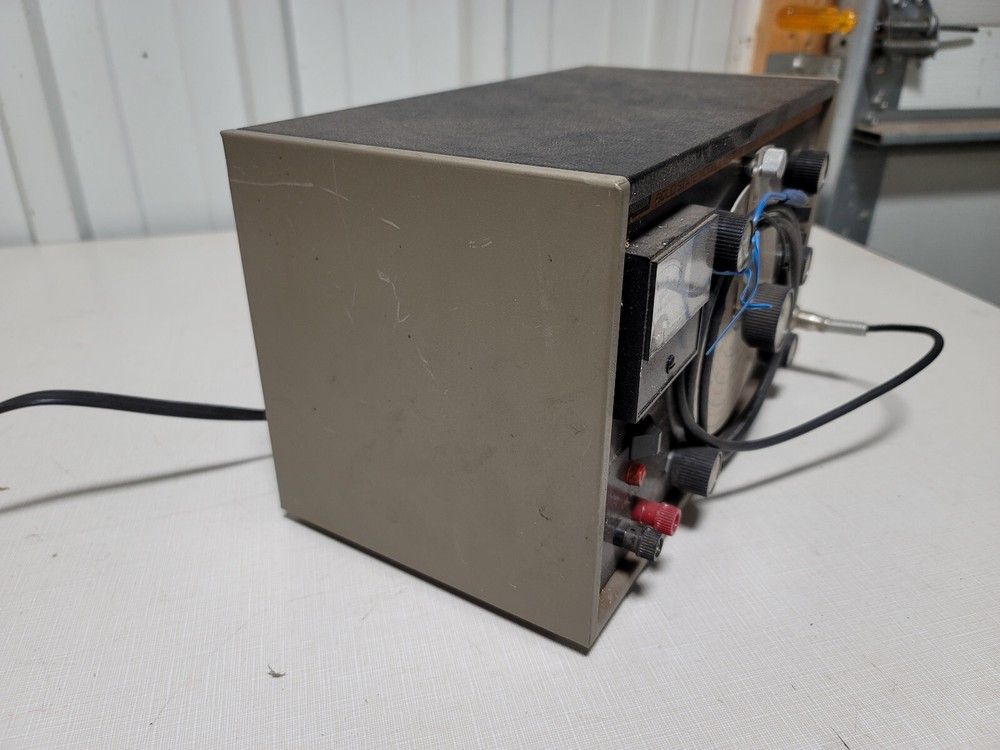 B&K Precision Solid State Model E-200D RF Signal Generator