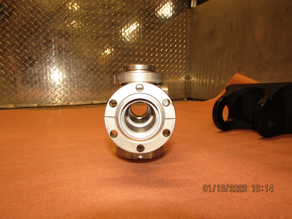 MDC mfg. 5 way 304 stainless vacuum and Mount 550