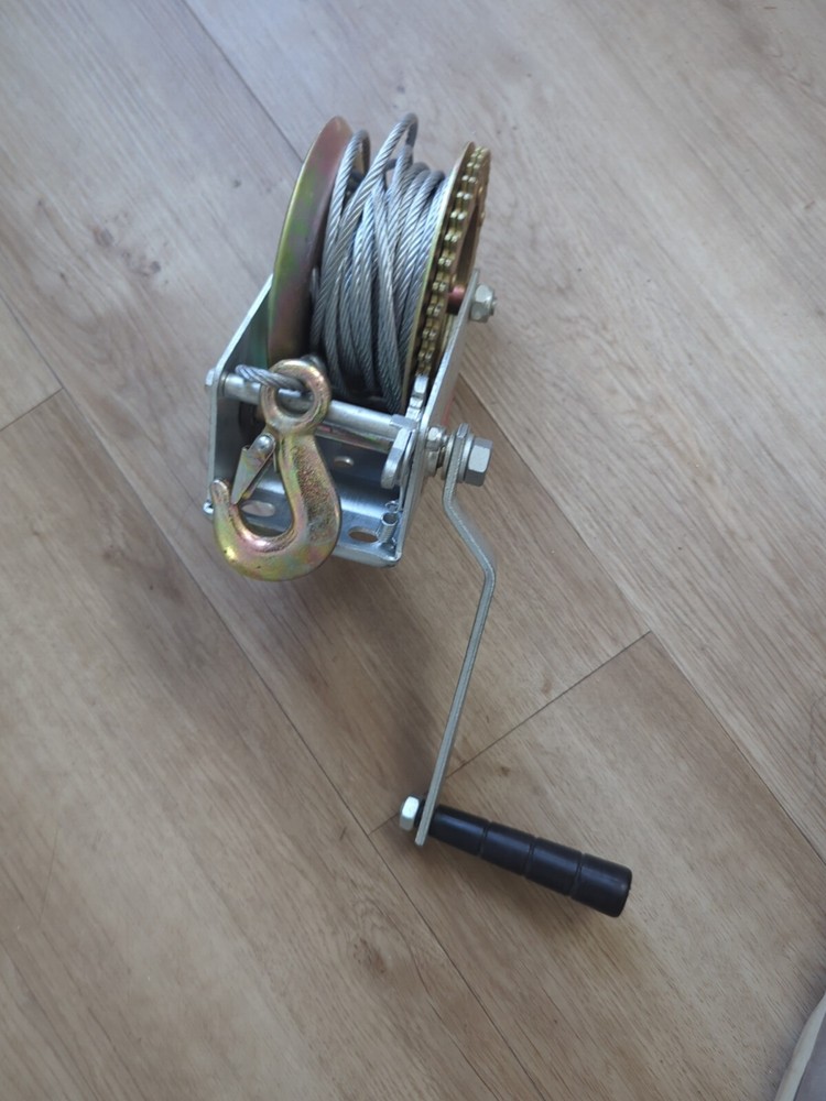 Hand Crank Winch 1000 lbs Capacity with 32' ft Cable