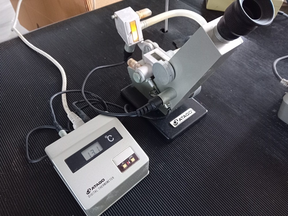 abbe ATAGO NAR-1T liquid refractometer
