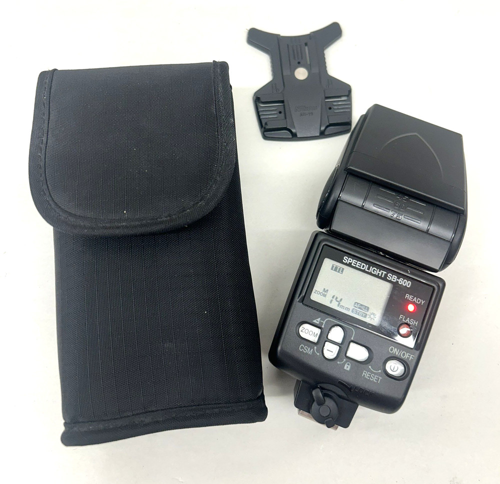 Nikon Speedlight SB-600 Shoe Mount Flash Tested Working w/ Case