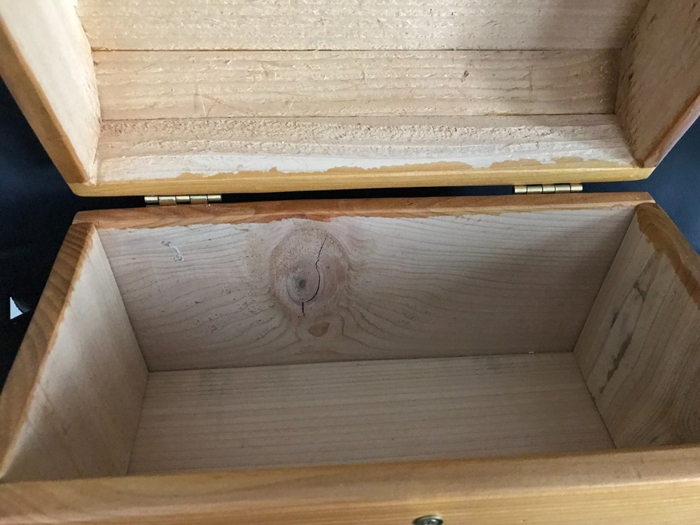 Really Nice Small Wood Chest - C msw au5