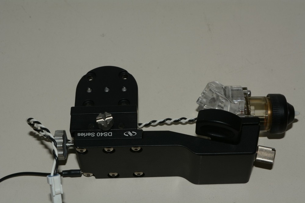 Newport DS40 Compact Linear Stage W/ Laser Hose Prism