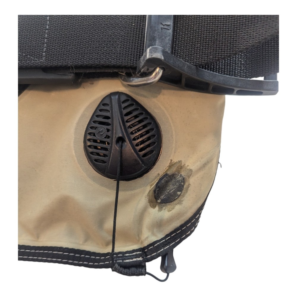 Aqualung Zuma - Size Small/Medium - 2 Patches