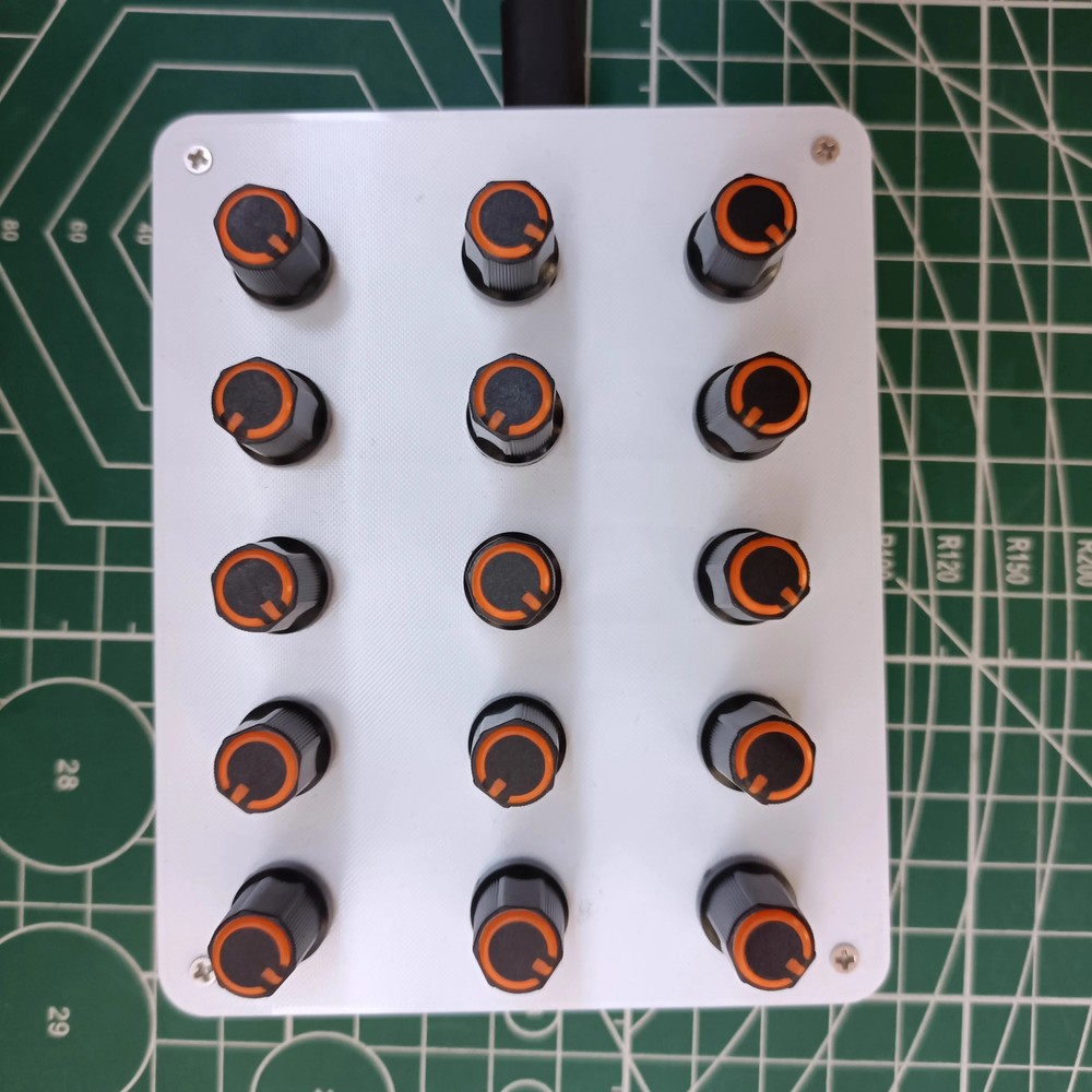 15 Knobs Customize CC Info Volume USB-C Music Hosting Software MIDI controller