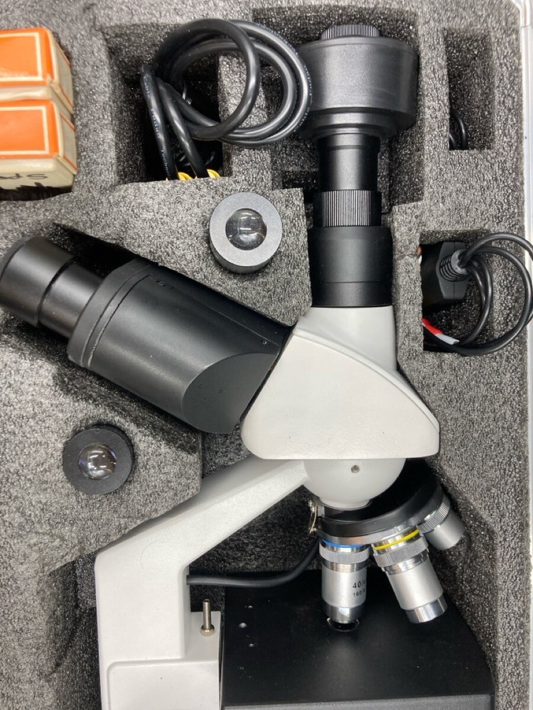 EDKKIE DIGITAL MICROSCOPE WITH CASE AND EXTRAS (EL1102641)