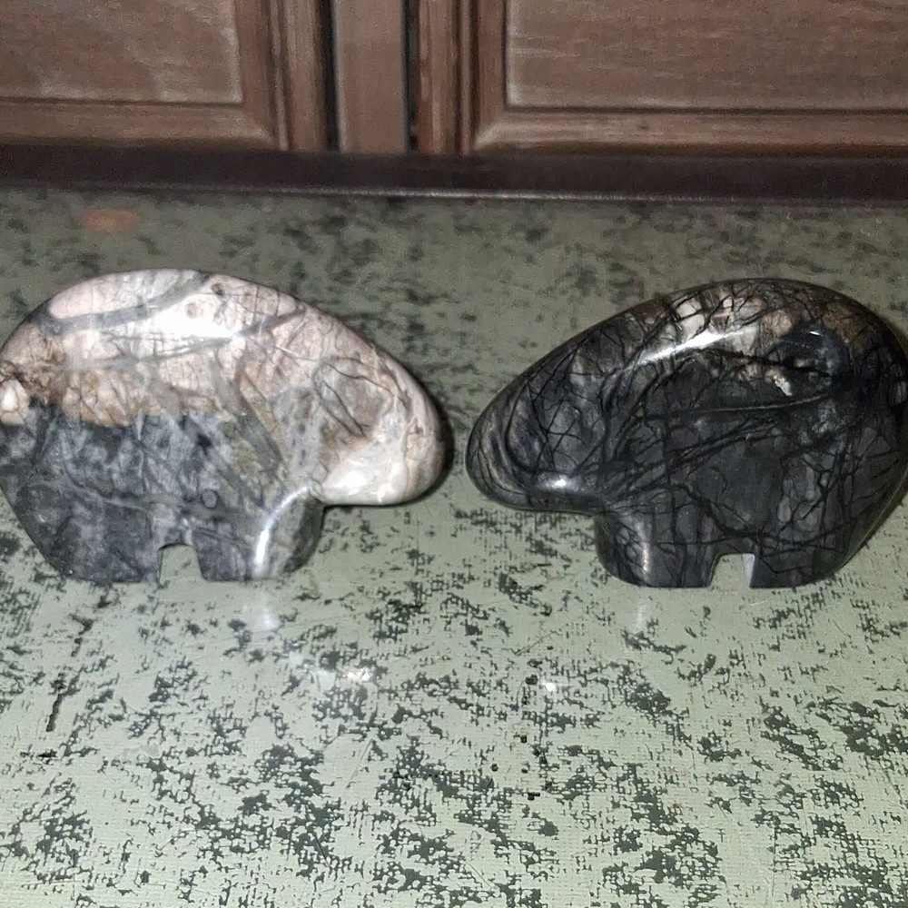 2" Stone Bear Carving Black White Dendritic Pattern Decorative