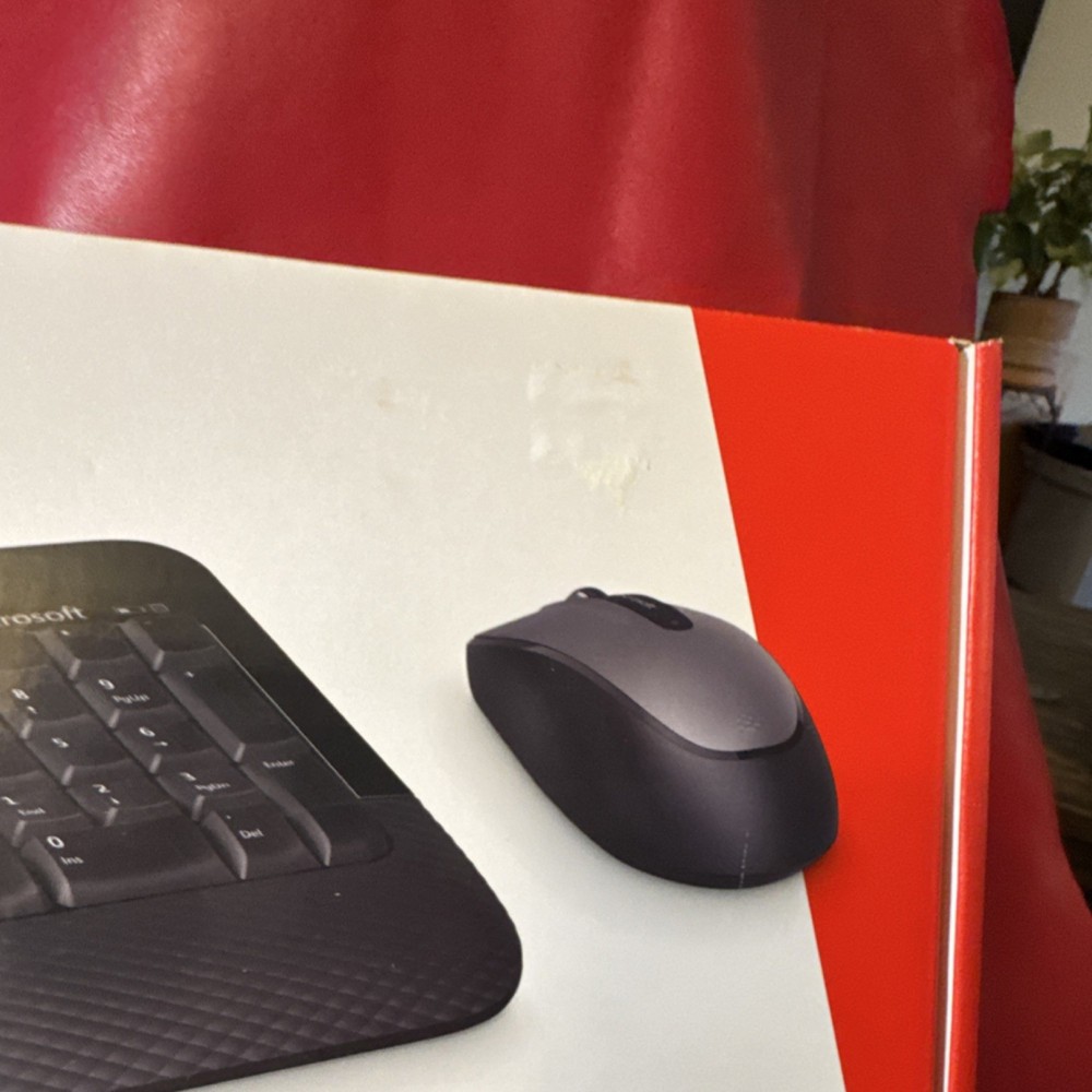 Microsoft Wireless 2000 Keyboard & Mouse, USB, Black, Palm Rest, Media Keys