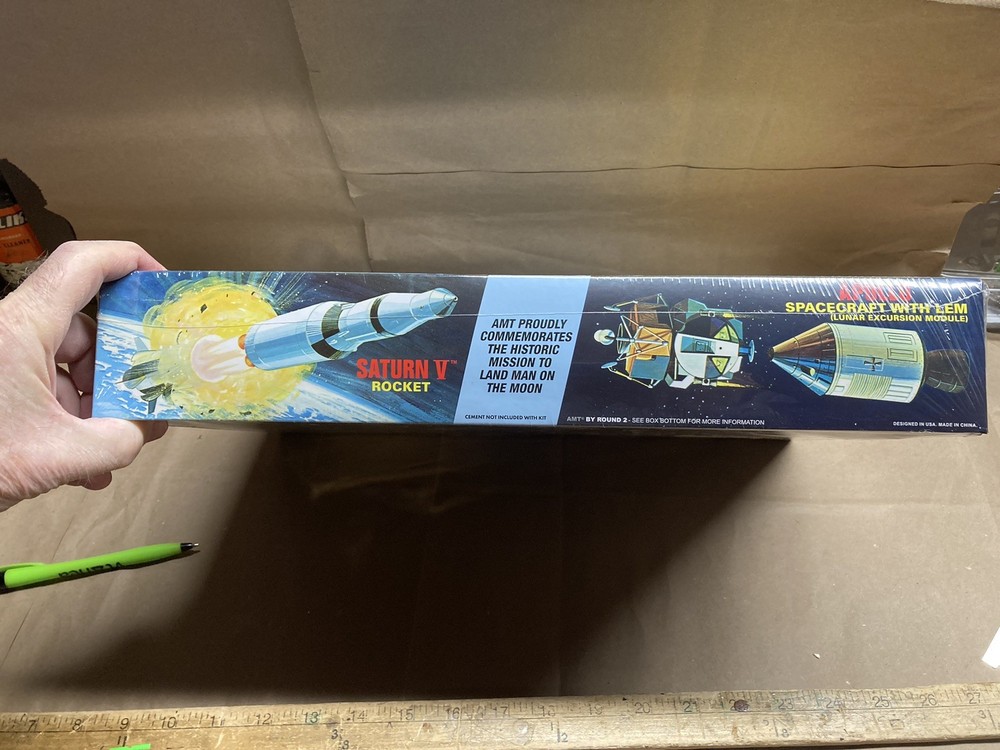 Amt Plastic Model Kit Saturn V Moon Rocket