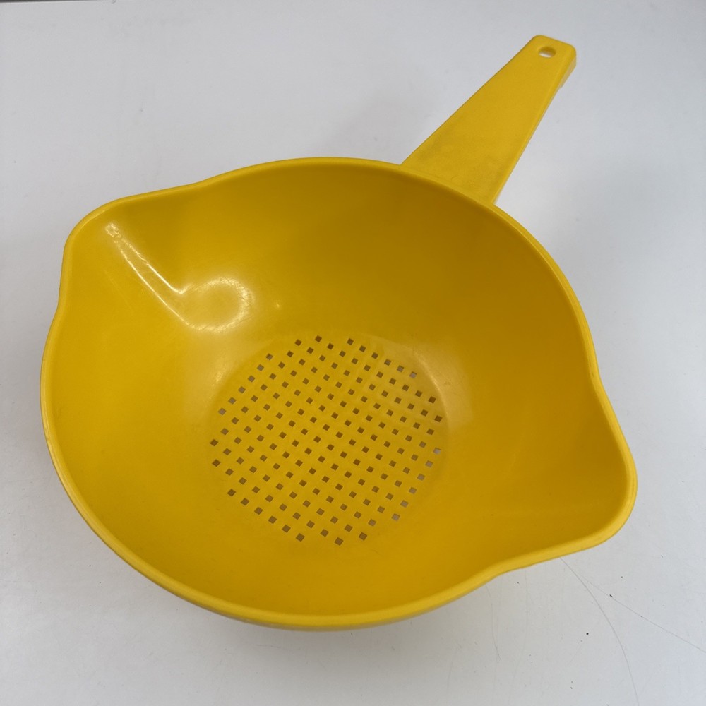 TUPPERWARE Colander Strainer 1 Quart Yellow-Double Spouts #1200-7