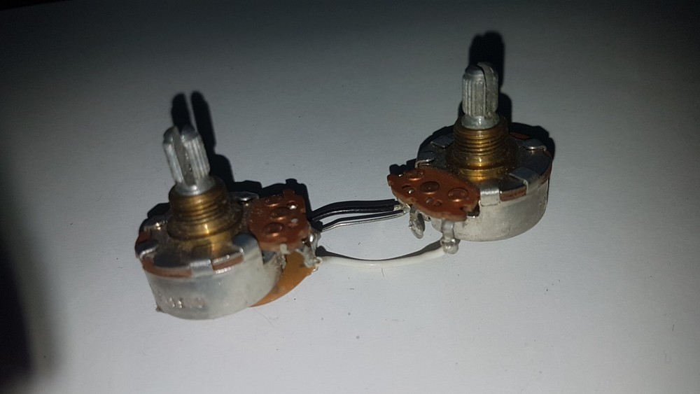 1982 FENDER LEAD POTS USA