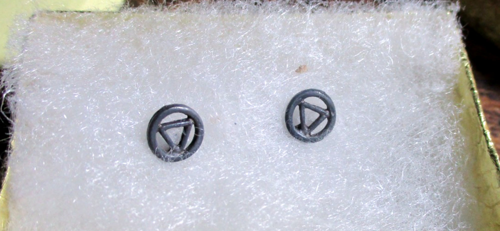 Alcoholics Anonymous pierced earrings with circle triangle