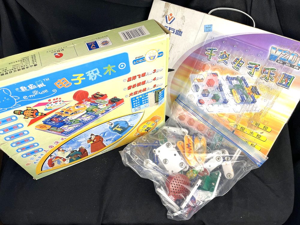 Big Lot  -  Electronic Snap Circuits  -  3 sets
