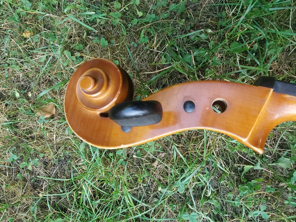 old Cello, needs repair!