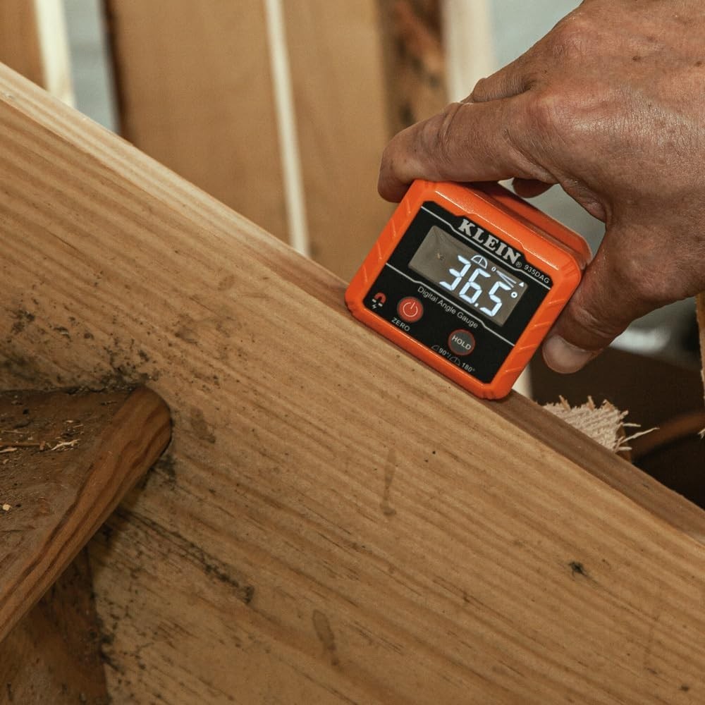 Precision Digital Level and Angle Gauge with High-Visibility Display & Magnets