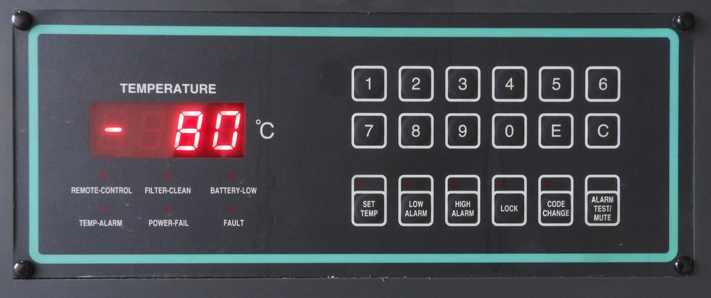 New Brunswick Scientific U725 −86 Ultra-Low Temperature Freezer