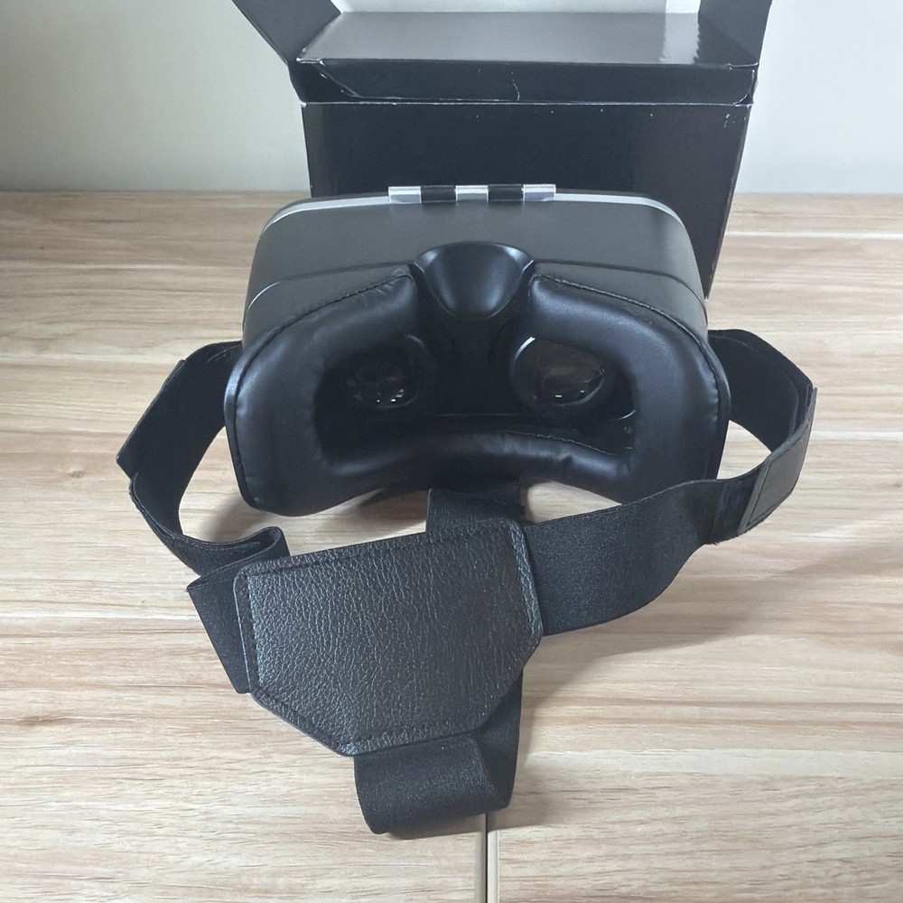 Astoria VR Virtual Reality Headset Black New Open Box Never Worn
