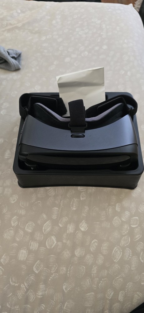 Samsung SMR324 Gear VR with Controller - Black