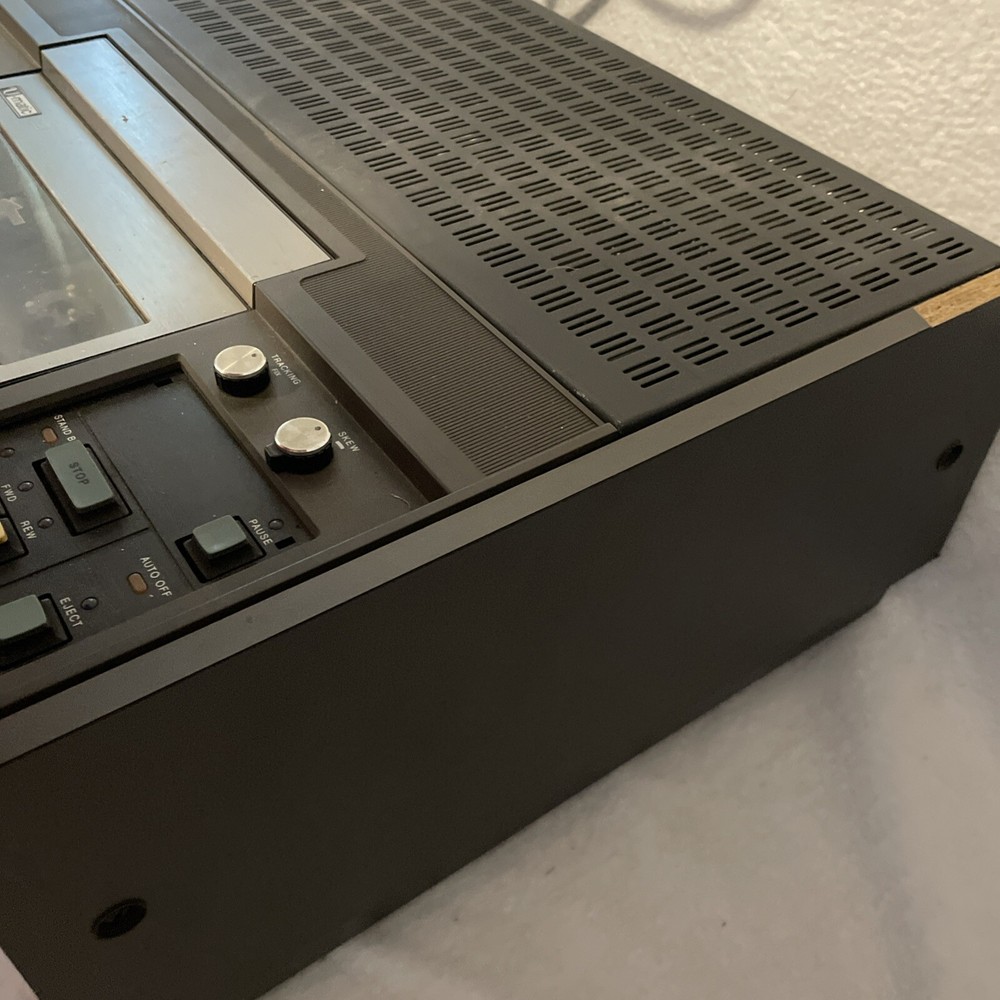Sony U-Matic VP-2000 Video Cassette Player - For parts Powers On And Ejects