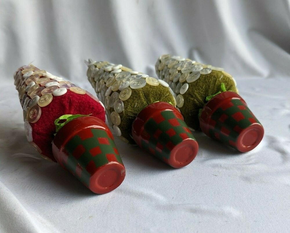 CHRISTMAS BUTTON TREE PIN CUSHION LOT. RED, GREEN DECORATIVE, FUNCTIONAL
